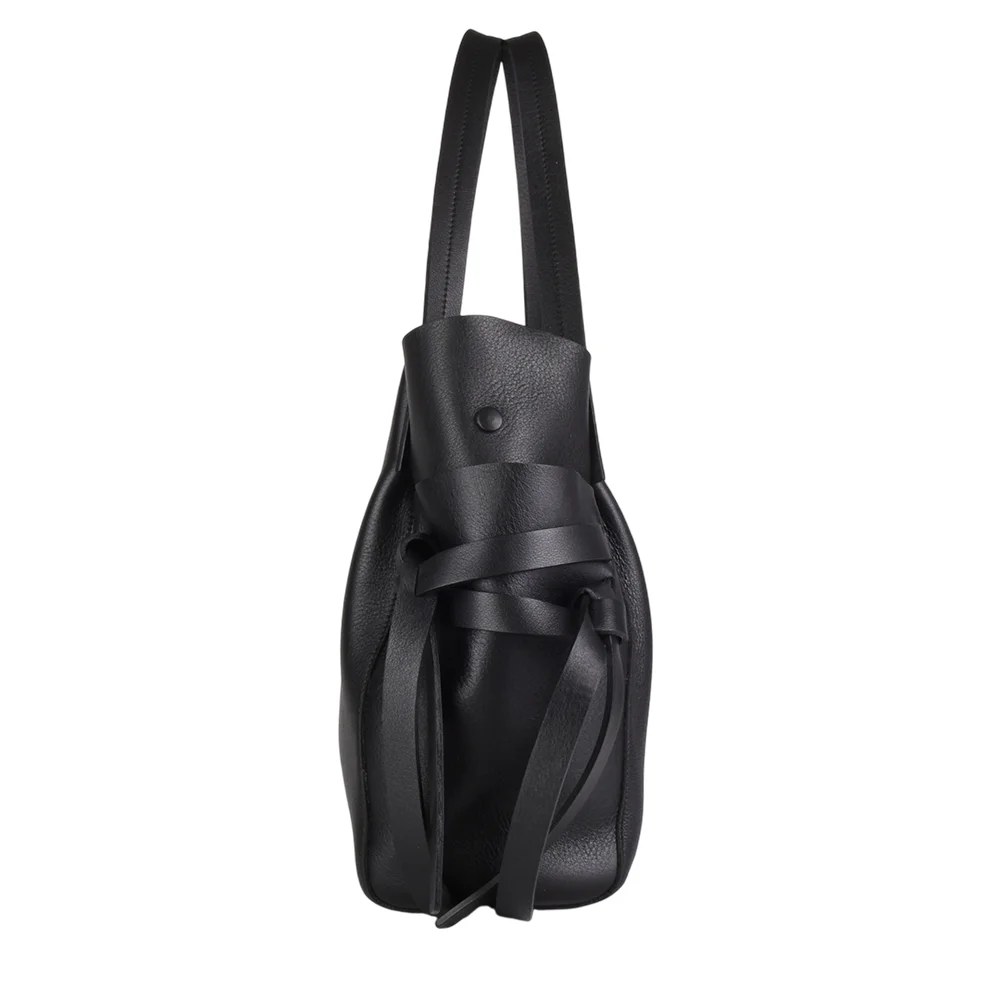 Manual ženska kožna torba 56209 – crna tote sa bočnim vezicama